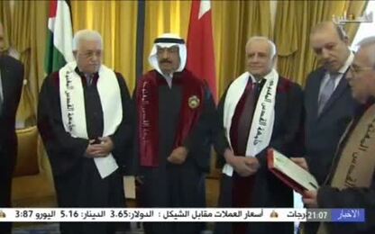 جامعة القدس المفتوحة تمنح رئيس وزراء مملكة البحرين درجة الدكتوراة الفخرية 